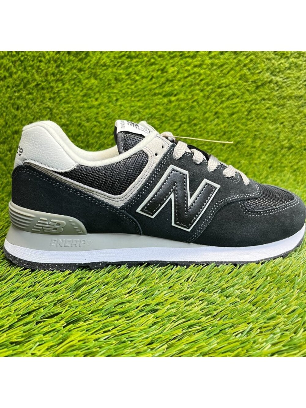 New Balance 574 Classic‎ Mens Size 8 Black Gray Athletic Running Shoes Sneakers